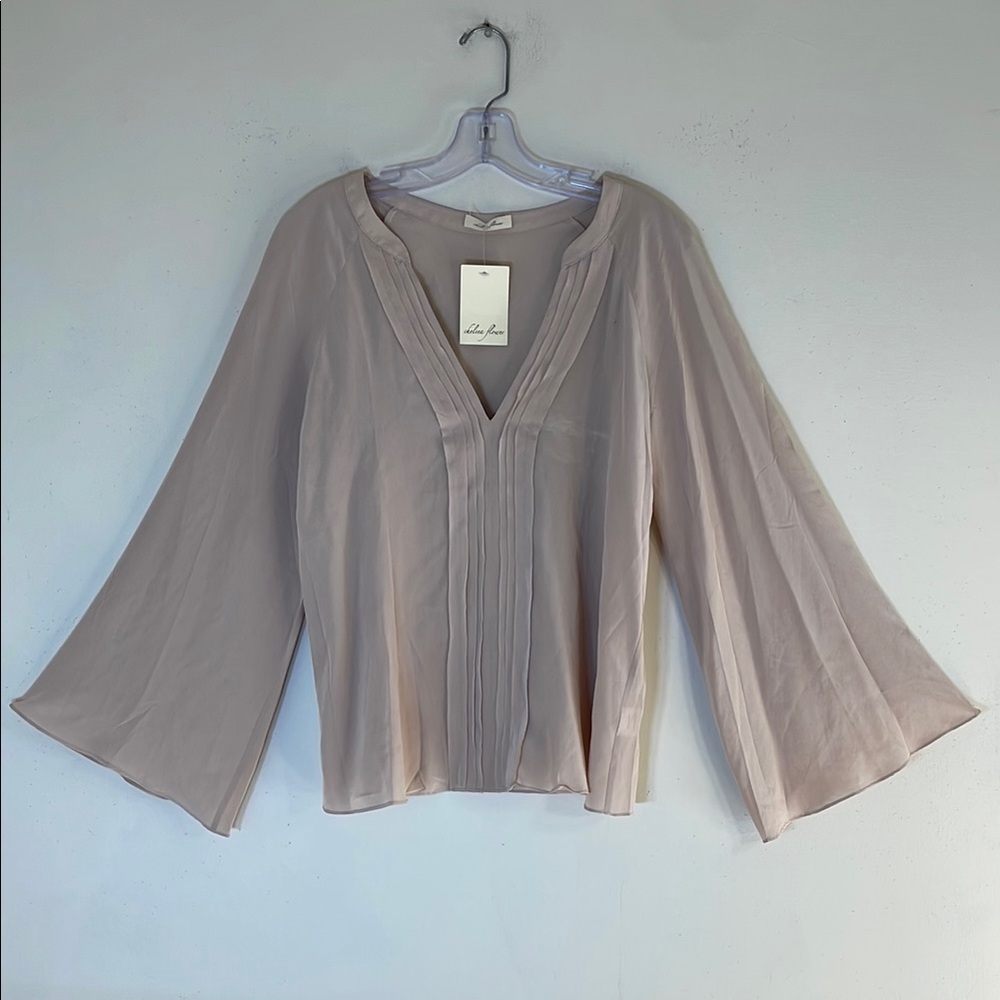 NWT. Chelsea Flower Medium Silk Chic Flowy Top.